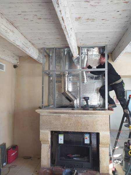 Cheminée avec insert Seguin en fonte à Maussane les Alpilles