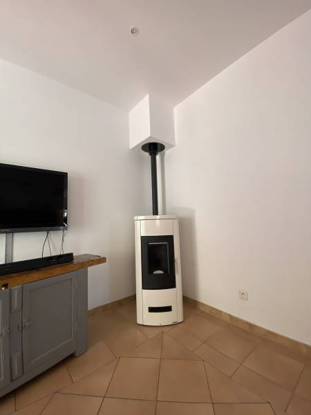 Installation du poêle à granulés Piazzetta P120 avec bouche de chaleurà Istres